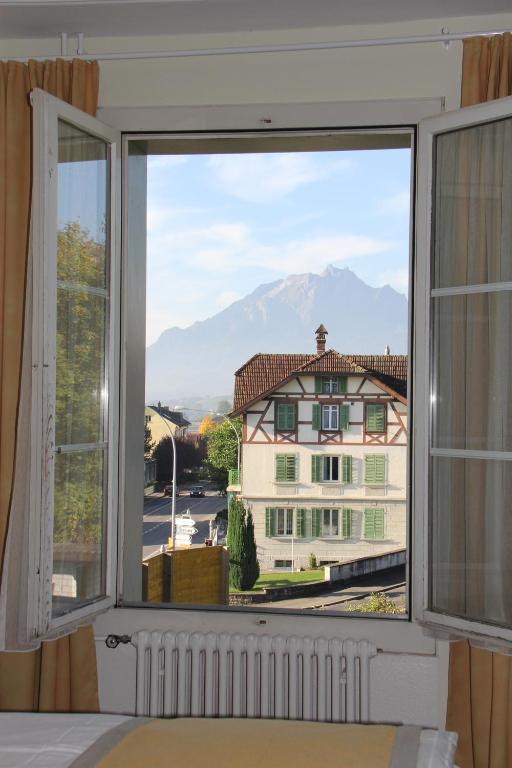 Gasthaus Zum Kreuz Meggen Ruang foto